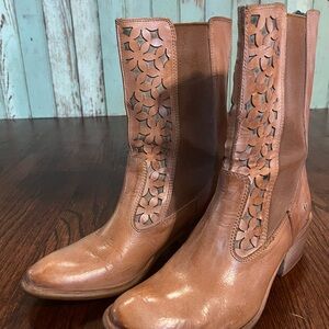Chic Tan Leather Cut-Out Heeled Boots